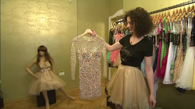 Pretul platit de romance pentru rochia de perfecta de Revelion. Cum arata cele mai scumpe tinute din acest an