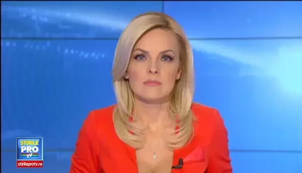 Paula, eleva ucisa de fostul iubit, a fost condusa pe ultimul drum de o mare de oameni. Mesajele fostilor ei colegi