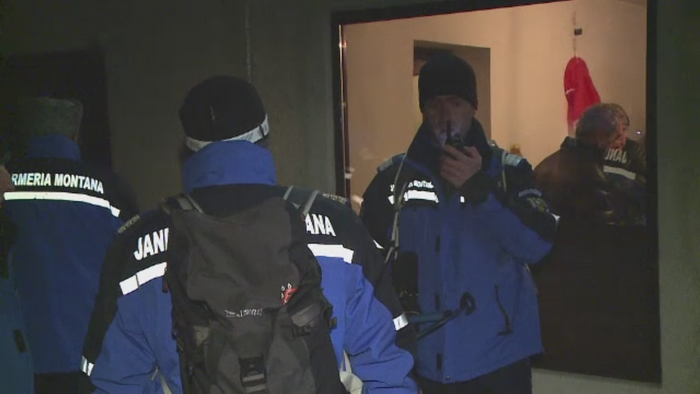 Blocati in telescaun, la peste 1.000 de metri altitudine. Sapte turisti au fost salvati dupa doua ore de stat in frig