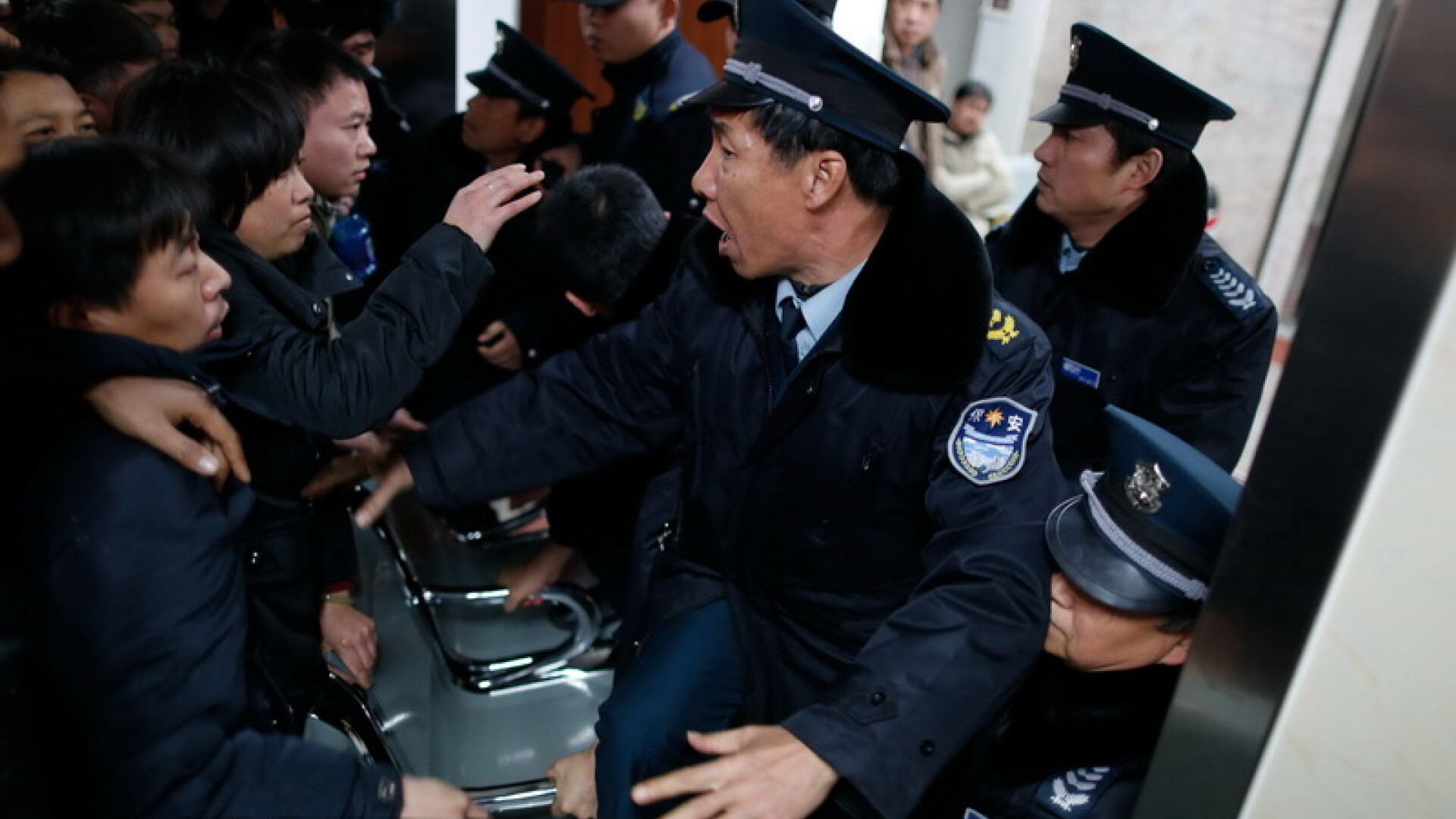 Busculada soldata cu 36 de morti, de Revelion, in Shanghai. Cineva ar fi aruncat bancnote false in multime