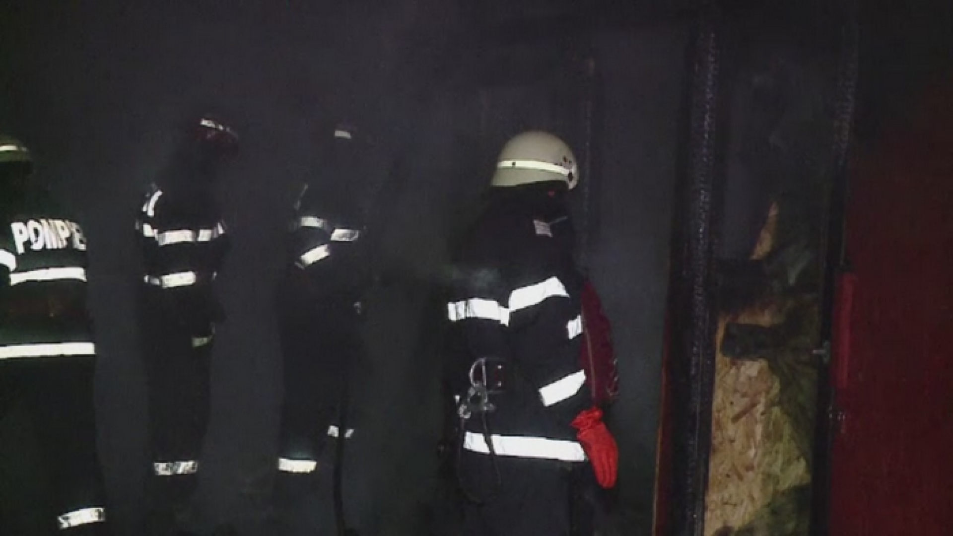 Revelion trist pentru o familie din Cluj. Un incendiu le-a distrus cabana, in timp ce pregateau masa festiva