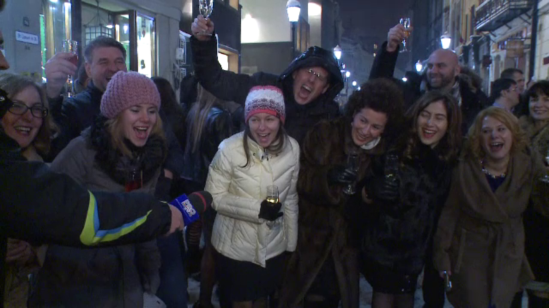 Centrul Vechi a fost inima distractiei de Revelion. Frigul, betiile si taximetristii le-au stricat filmul petrecaretilor