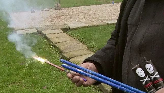 9 persoane au ajuns la camera de garda, din cauza petardelor aprinse in cinstea lui 2015, cu arsuri la fata si maini