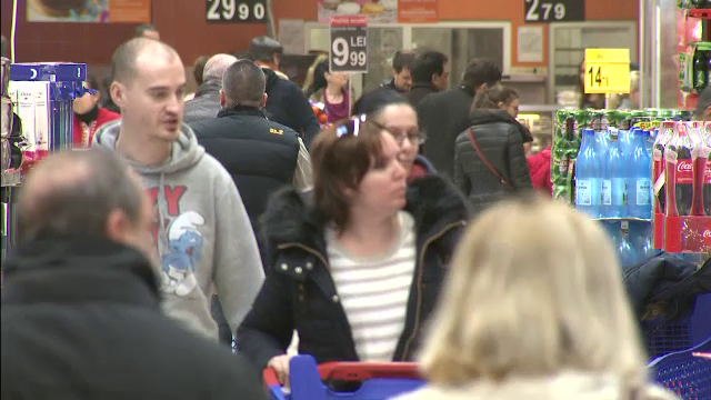 Magazinele, luate cu asalt la doua zile dupa Revelion. Cum arata un cos de cumparaturi in a doua zi a noului an