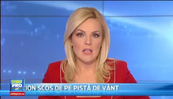 30 de cadavre ale persoanelor din avionul AirAsia prabusit, recuperate. Usa pentru evacuarea de urgenta a fost gasita intacta