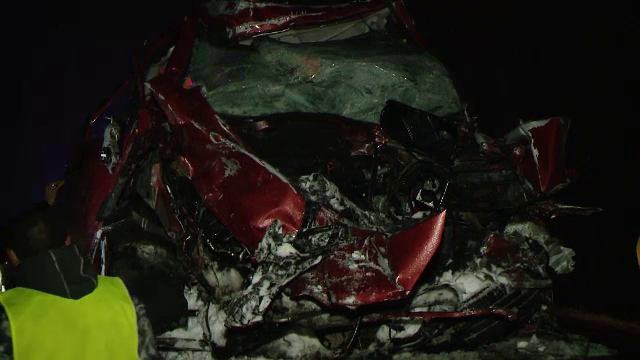 Sofer mort intr-un accident pe drumul Timisoara-Lugoj. A intrat inexplicabil pe contrasens si s-a izbit intr-un TIR