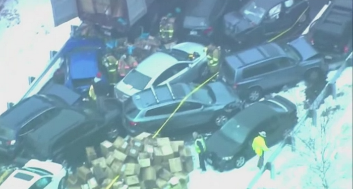 Accident in lant in SUA. Zeci de masini s-au ciocnit in New Hampshire din cauza ninsorii puternice