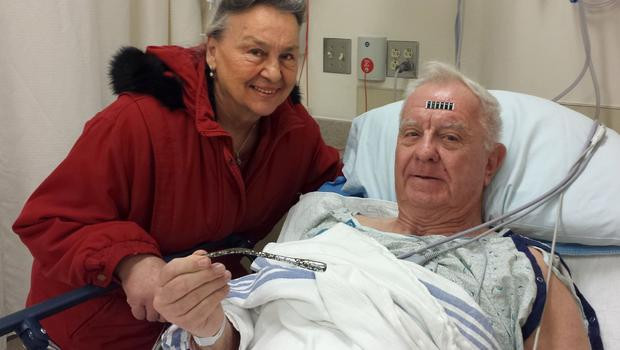 Medicii spun ca nu au mai vazut niciodata un astfel de caz. Ce au gasit in bratul unui barbat de 75 de ani