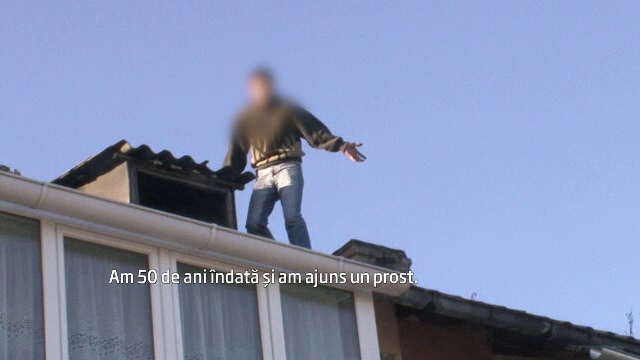 S-a urcat pe bloc si a inceput sa arunce in oameni cu caramizi. Filmul unui incident care a terorizat un cartier din Suceava
