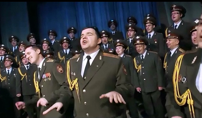 Corul Armatei Ruse revine cu o nou hit, versiunea proprie si extrem de inspirata a melodiei lui Pharrell, Happy