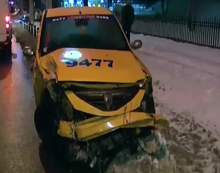 Accident in Capitala. Soferii din doua taximetre au ajuns la spital dupa ce s-au ciocnit in trafic