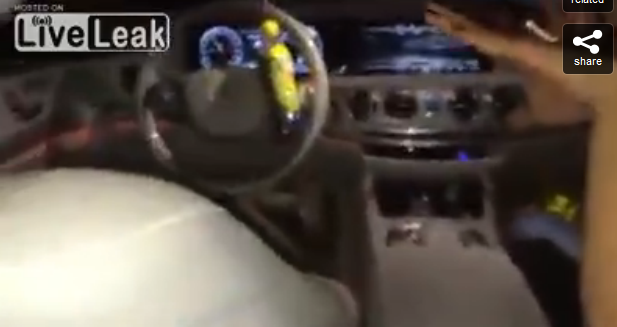 Modul in care un roman testeaza sistemul de navigatie al noului sau Mercedes. Filmarea a ajuns pe internet