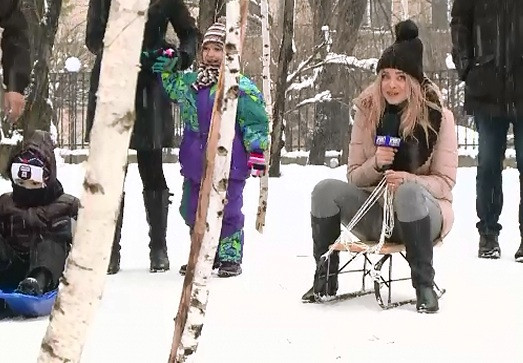 Partiile din parcurile Capitalei, pline de copii, parinti si bunici. Au ales distractia de iarna care ca nu ii costa nimic