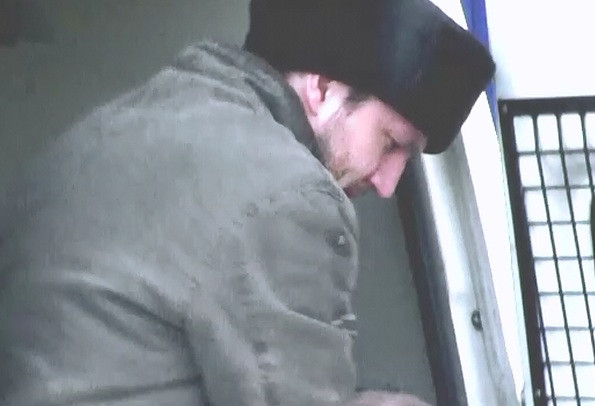 Preot din Botosani acuzat ca si-a omorat in bataie tatal. FILMUL incidentului de groaza petrecut in noaptea de Anul Nou