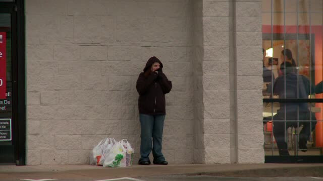 Amenda pentru cei care poarta hanorac cu gluga in public. Unde s-ar putea aplica aceasta lege, daca va fi votata