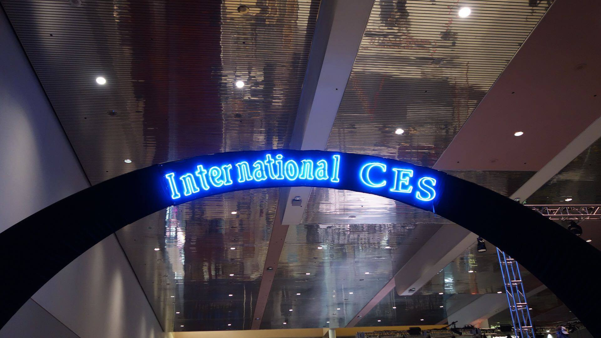 Incepe CES 2015, cel mai mare targ de tehnologie din lume. Toate noutatile din Las Vegas sunt pe StirileProTV.ro