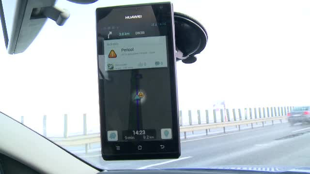 Harta inteligenta a gropilor din Romania. Soferii marcheaza craterele pe telefon, in timp ce CNADNR se incurca in explicatii