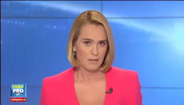 Fetita roma, al carei caz a starnit un scandal imens in Franta, a fost inmormantata. Mesajul scris pe cladirea primariei