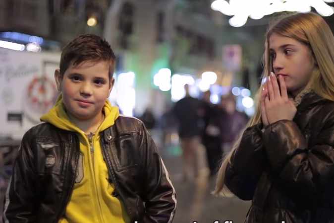 Campania anti violenta care a devenit virala. Cum reactioneaza baietii cand sunt pusi sa loveasca o fata