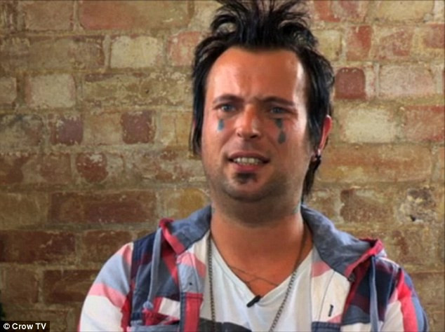 Gestul pe care il va regreta toata viata. Nimeni nu vrea sa-l angajeze cand ii vede tatuajele. FOTO