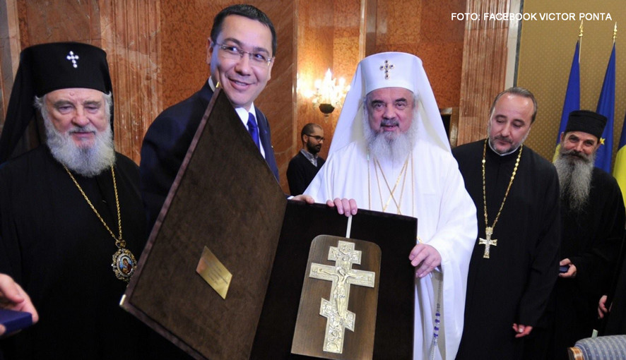 Gafa pe contul de Facebook al premierului Victor Ponta. Mesaj "pentru toti crestinii", dar nu si pentru Klaus Iohannis