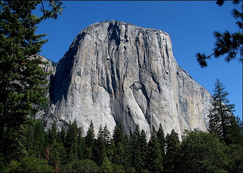 Imaginile care iti taie rasuflarea. Cum incearca doi alpinisti sa escaladeze cel mai mare monolit de granit din lume. FOTO