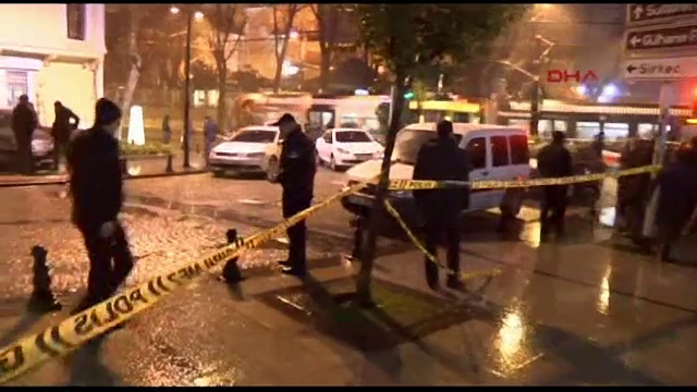 Atentat sinucigas comis de o femeie la o sectie de politie din Istanbul. Autoarea atacului si un ofiter au murit