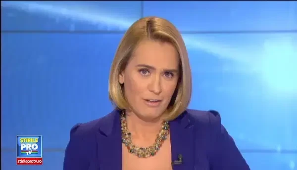 Fetita venita pe lume dupa un travaliu de 18 ore in nameti a ajuns acasa. O echipa Stirile ProTV a ajutat la salvarea mamei