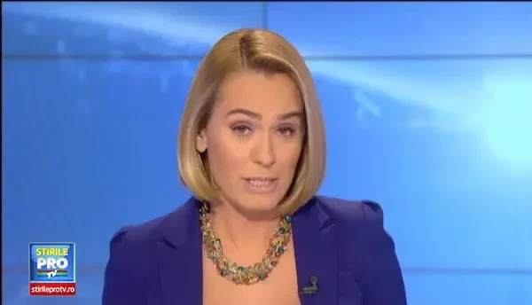 "Am luat 10 kile de aghiasma, ca sa fie bine". Obiceiuri bizare de Boboteaza, cu masini si bijuterii stropite cu apa sfintita