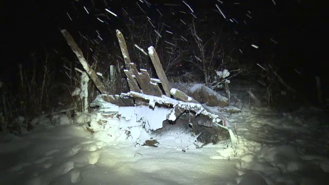 Sfarsit tragic pentru un barbat din Dambovita. A vrut sa rupa lemne dintr-o magazie, dar constructia s-a prabusit peste el