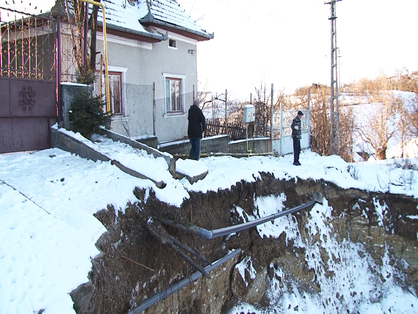 Amenintati de hau. Mai multe familii din Turda sunt in mare pericol