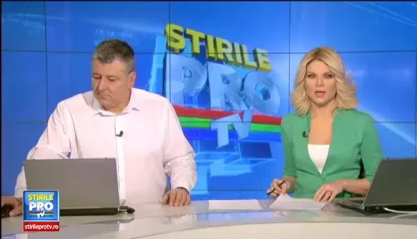 Un roman, arestat pentru uciderea unui cunoscut scriitor grec. Autoritatile il cauta acum pe al doilea suspect, tot roman