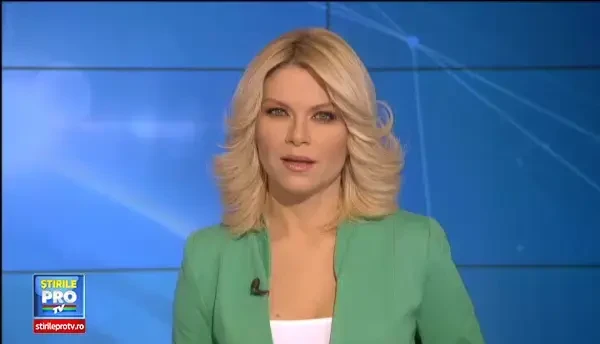 Traditiile sarbilor din Transilvania, in Ajun de Craciun pe rit vechi. De ce isi impodobesc casele cu paie