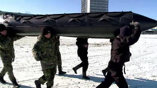 Un tanar de 21 de ani s-ar fi aruncat in mare, dupa o cearta cu iubita. Mesajul trimis tatalui sau inainte sa dispara