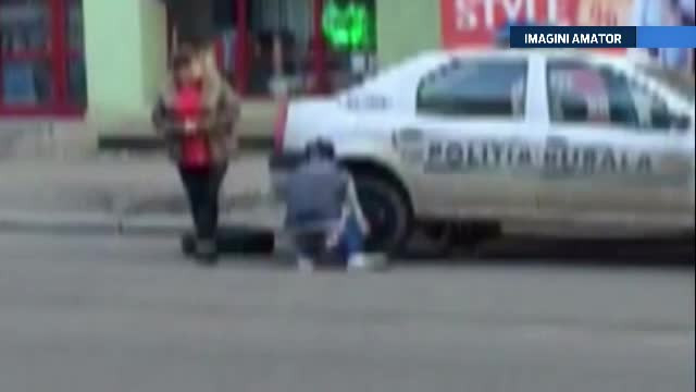Ancheta la Politia Buzau, dupa ce au aparut imagini in care un adolescent schimba roata masinii unui echipaj. VIDEO