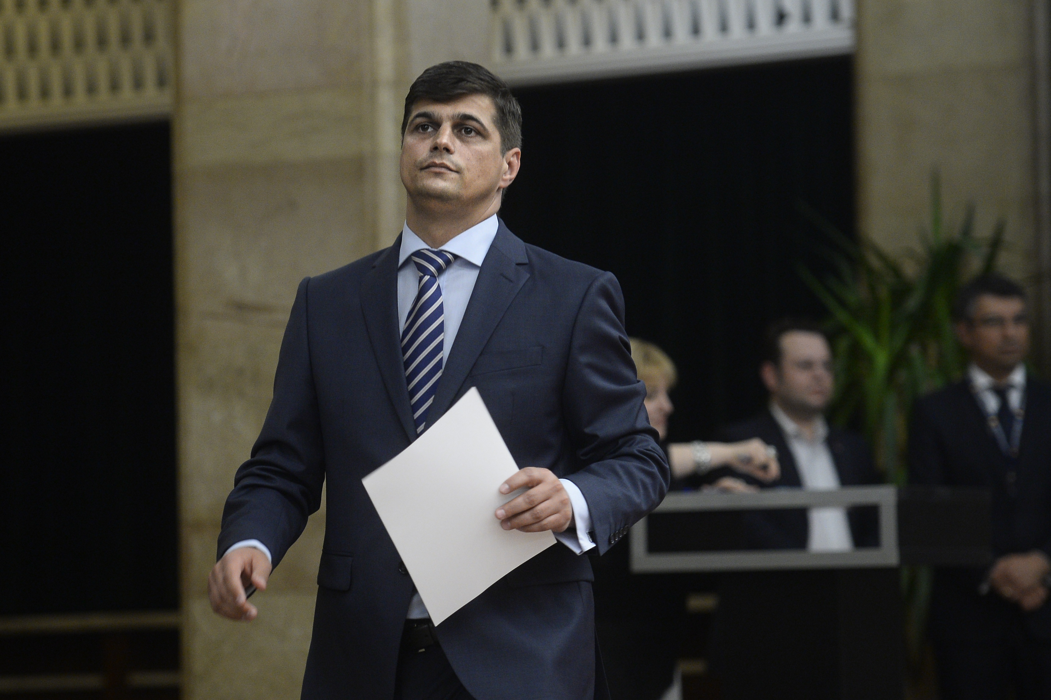 Perchezitii la Ministerul Agriculturii. Un europarlamentar este urmarit penal pentru luare de mita