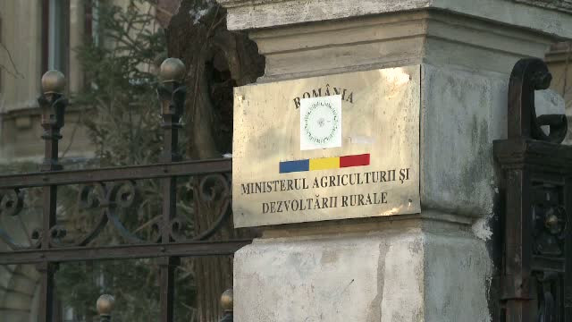 Dosarul "Mita la Ministerul Agriculturii". Un fost secretar de stat si secretarul general al institutiei, retinuti