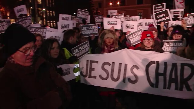 Studentii din Cluj, solidari cu francezii. Gestul simbolic pe care l-au facut la finalul unui mars silentios