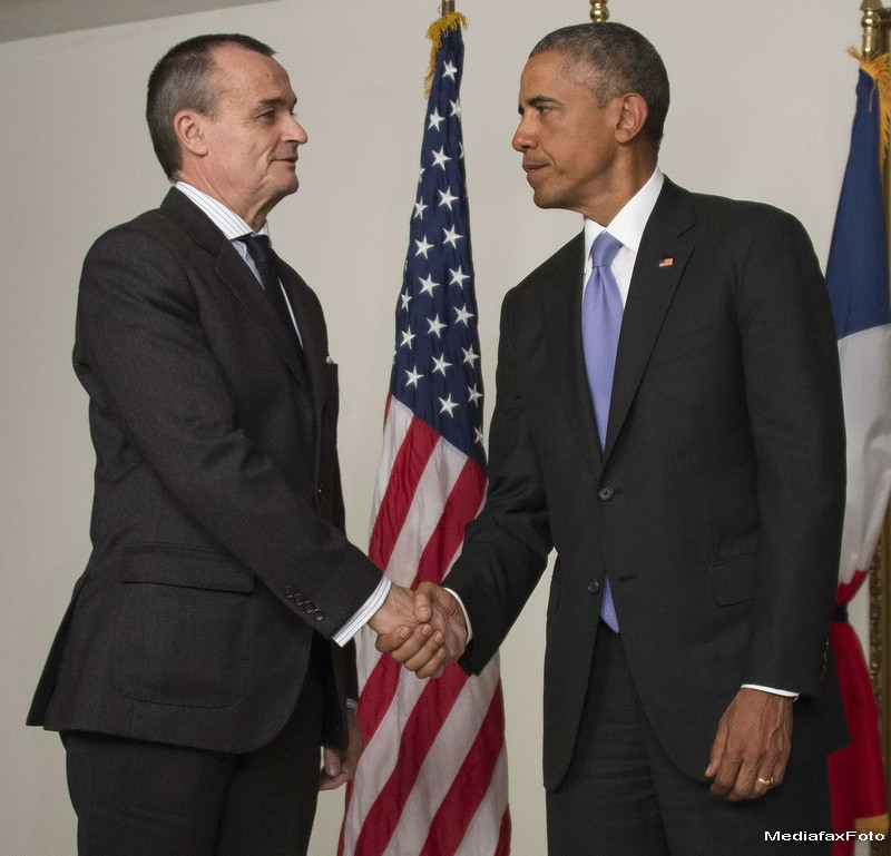 Barack Obama, la ambasada Frantei de la Washington: "VIVE LA FRANCE!". Gestul presedintelui american, salutat de francezi