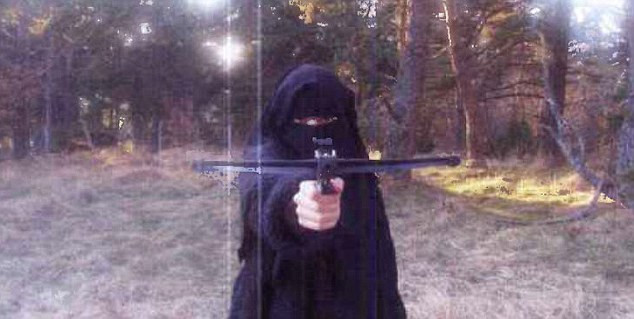 Hayat Boumeddiene, cautata la Istanbul cu doua zile inaintea atacurilor de la Paris. Franta, avertizata de pericol