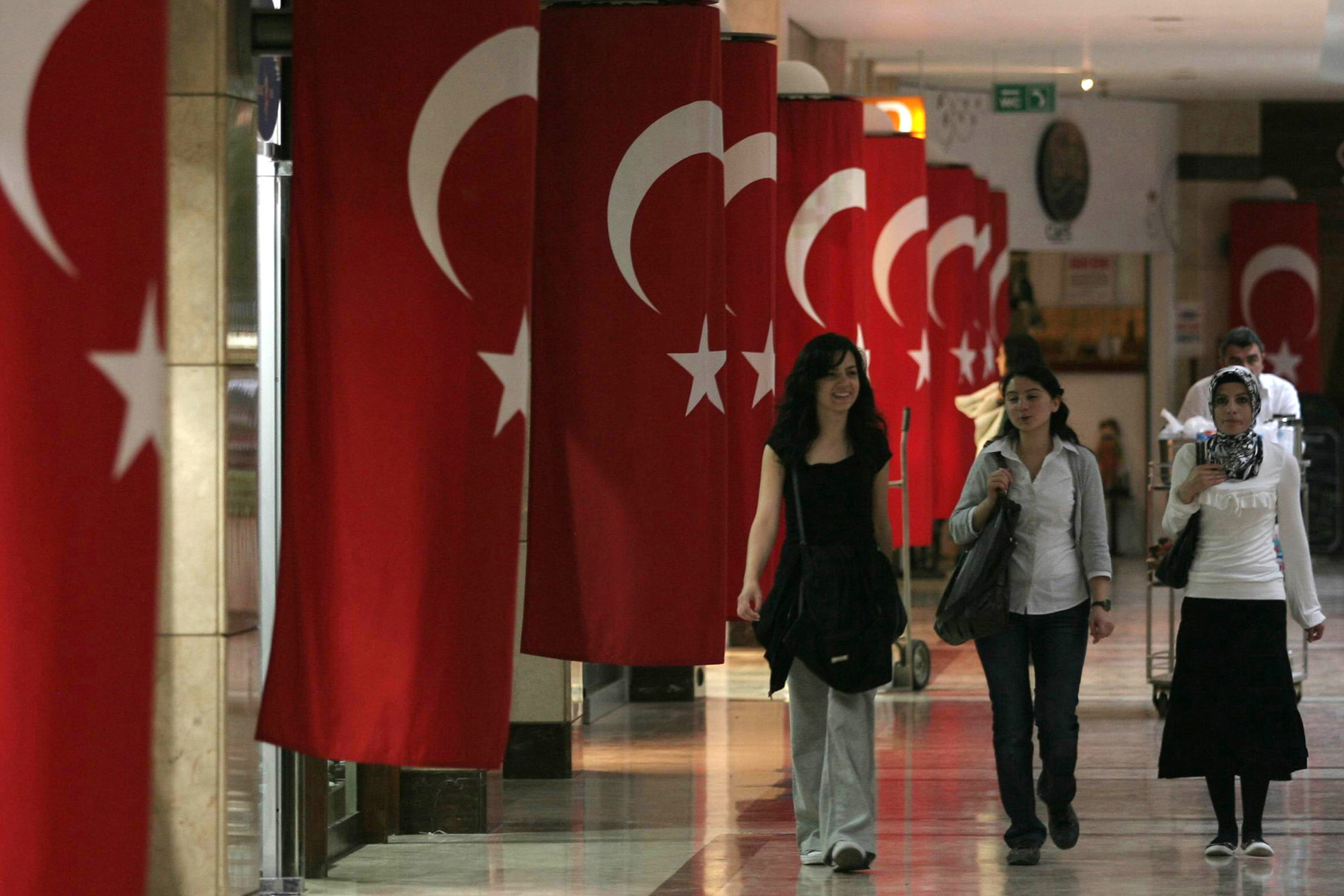 Alerta cu bomba intr-un mall din Turcia. Dispozitivul artizanal a fost dezamorsat de politisti