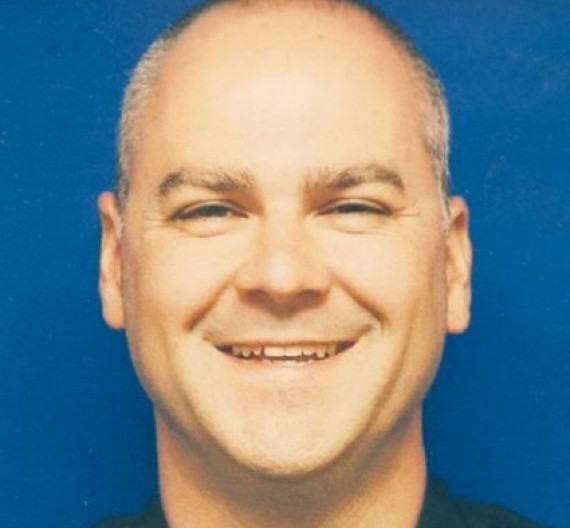 Momente de groaza pentru o tanara din SUA, care s-a oprit sa ajute un politist lovit de o masina. Cine era barbatul