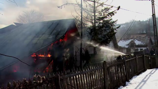 Un batran din judetul Alba a cazut prada focului