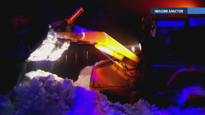 Sapte barbati au fost surprinsi de avalanse si au ramas locati pe un drum forestier. Cum s-a terminat "aventura"