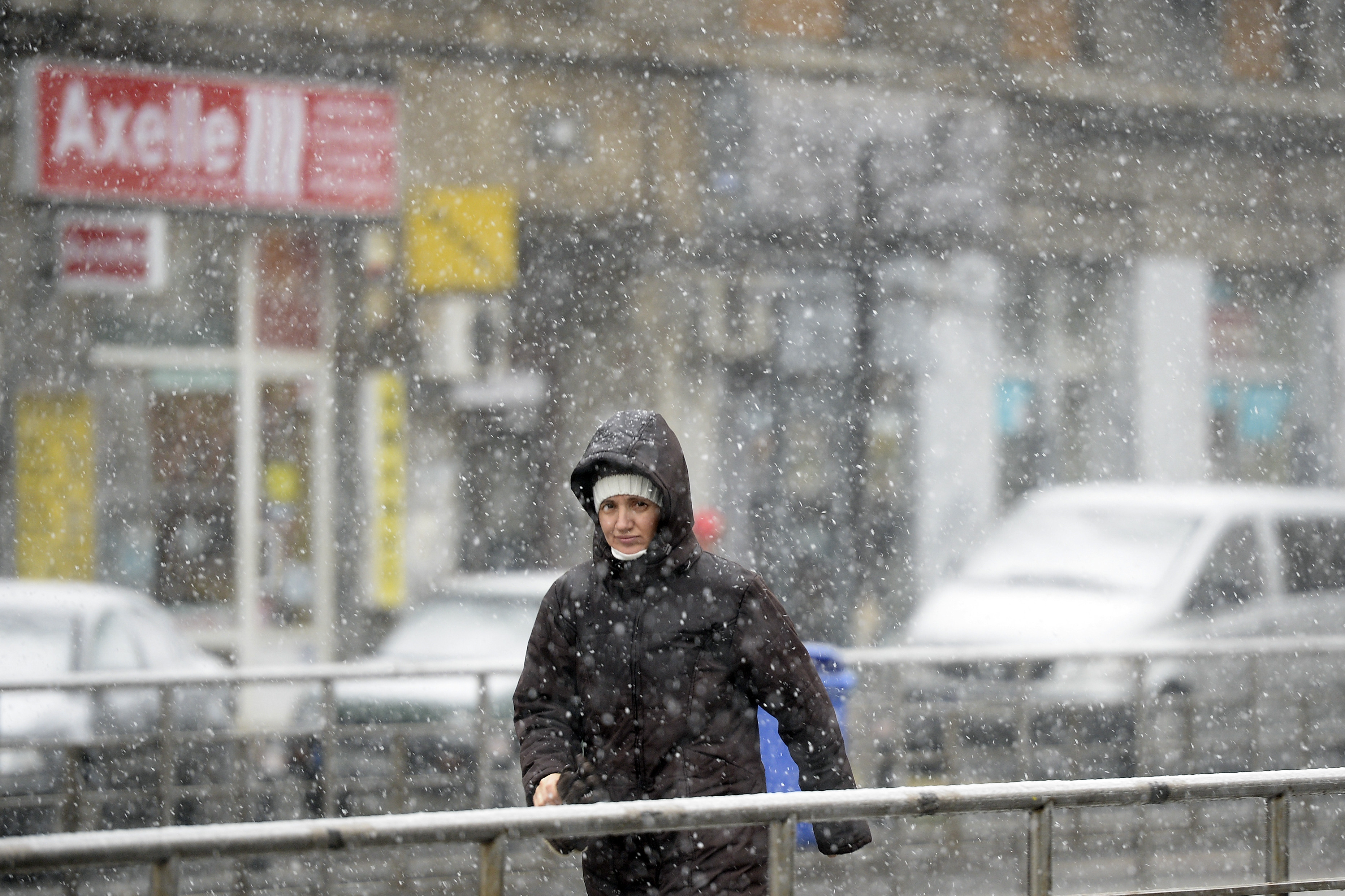 COD GALBEN de ninsori si vant in 22 de judete, de duminica dupa amiaza. Prognoza meteo pentru urmatoarele trei zile