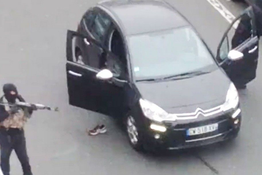 Atacurile teroriste din Paris. Patru barbati au fost deferiti justitiei, pentru a fi inculpati