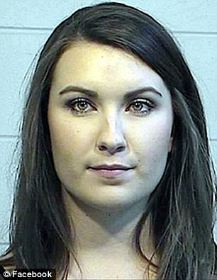 O profesoara din SUA a fost arestata, la sapte luni dupa ce s-a casatorit. Ce a facut cu un elev