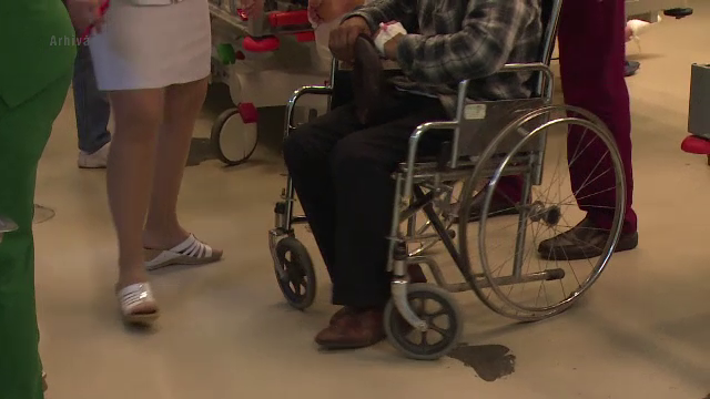 Medici din Dej acuzati ca au lasat un pacient sa astepte pe hol ore in sir. Momentele dificile prin care a trecut familia