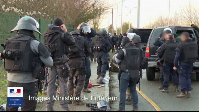Primele imagini filmate de fortele franceze cu asaltul asupra fratilor Kouachi: Au iesit si au tras in rafala spre jandarmi