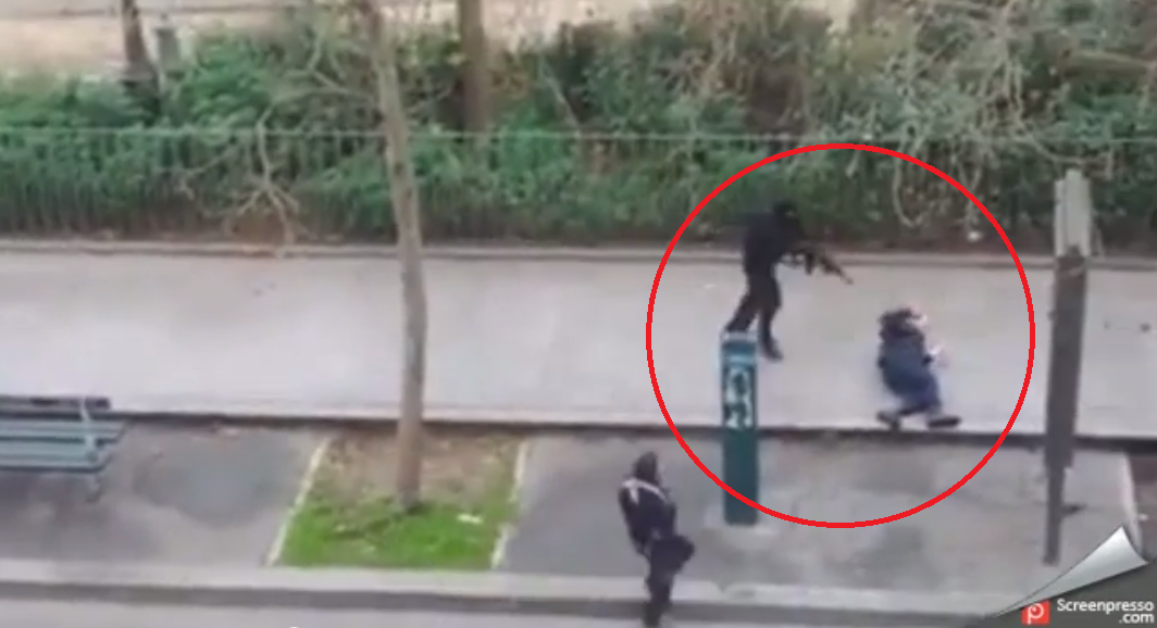 Barbatul care a inregistrat executia din fata sediului Charlie Hebdo isi cere scuze: "Am facut o prostie"